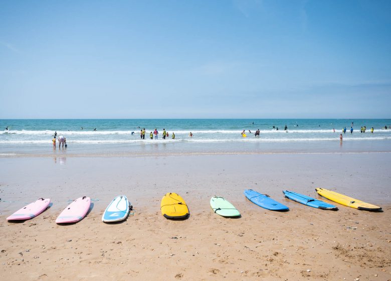 HANDINAUTISME COURS DE SURF – SURFING SAINT GILLES