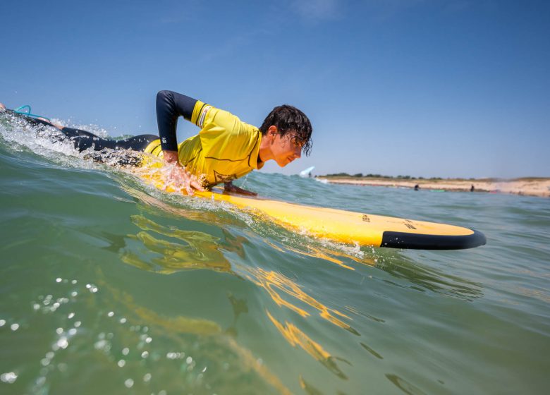 HANDINAUTISME COURS DE SURF – SURFING SAINT GILLES