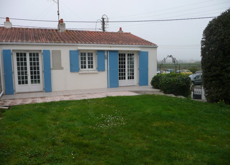 PETITE MAISON BLEUE